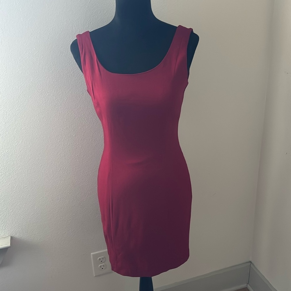 The Limited‎ red sleeveless scoop neck smooth silhouette dress Sz 2